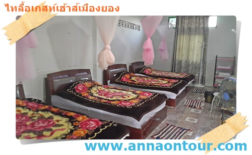 เตียงพัก และห้องนอนไทลื้อเกสท์เฮ้าส์