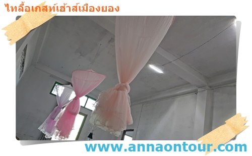 มุ้งที่ใช้กางในห้องนอน แต่ว่าไม่มียุงครับ